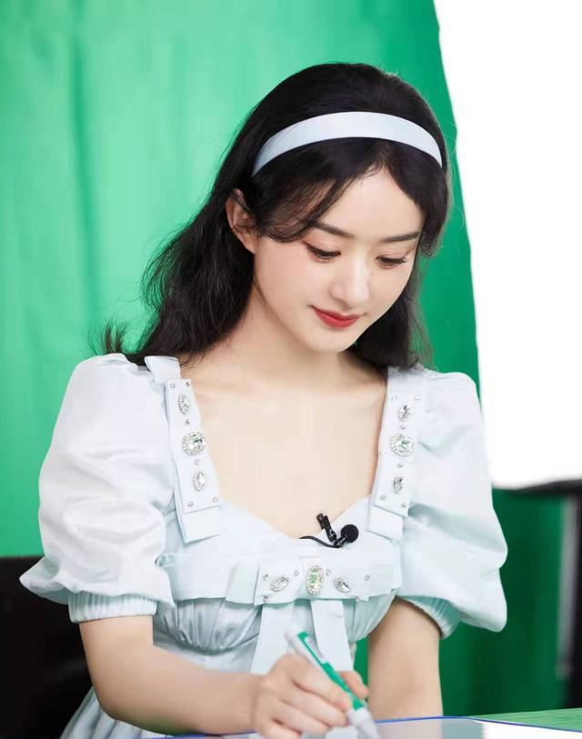 赵丽颖|赵丽颖更新抖音视频：1377万人在看，好甜！不愧是甜妹