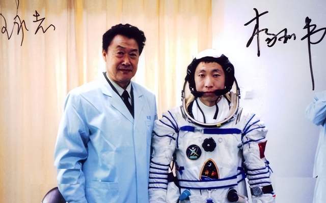 1979年钱学森力荐一年轻人,25年后成中国航天功臣,获500万奖金