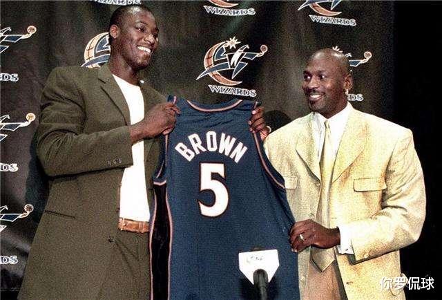 热刺|阿里纳斯再次羞辱夸梅-布朗：打了13年，NBA的朋友还没社媒上的多