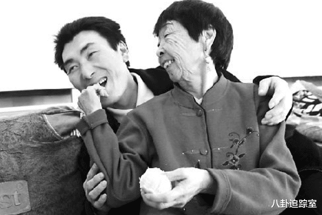 李玉成|女强男弱？李玉成给马玉琴夹菜惨遭嫌弃，1盘菜吃1周，网友：可怜