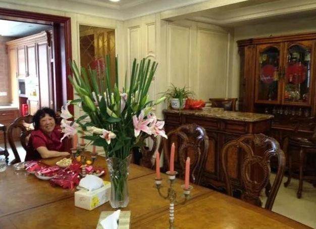 闺蜜嫁去农村，参观她的500万豪华婚房别墅，看到游泳池我无语了