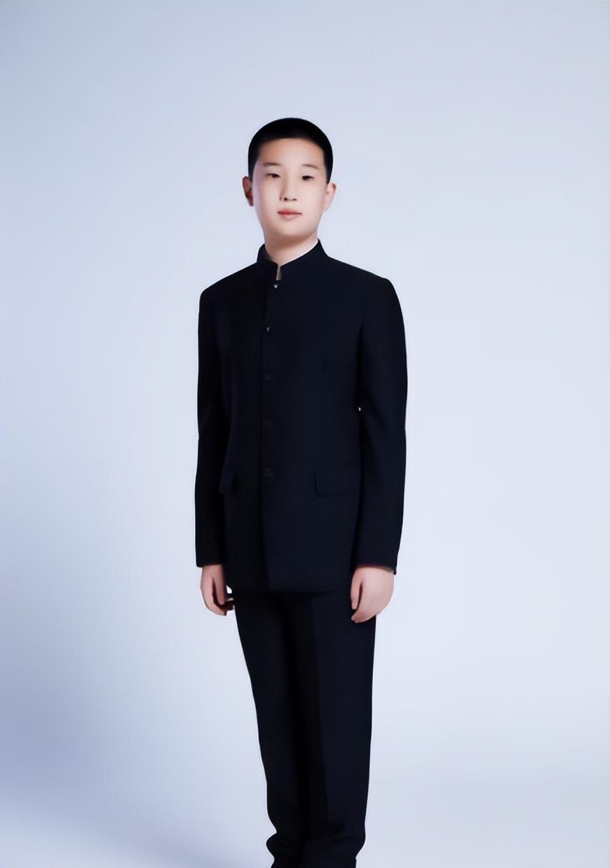 林永健儿子11岁过钢琴8级，帅气又优秀，浑身散发出贵公子气质