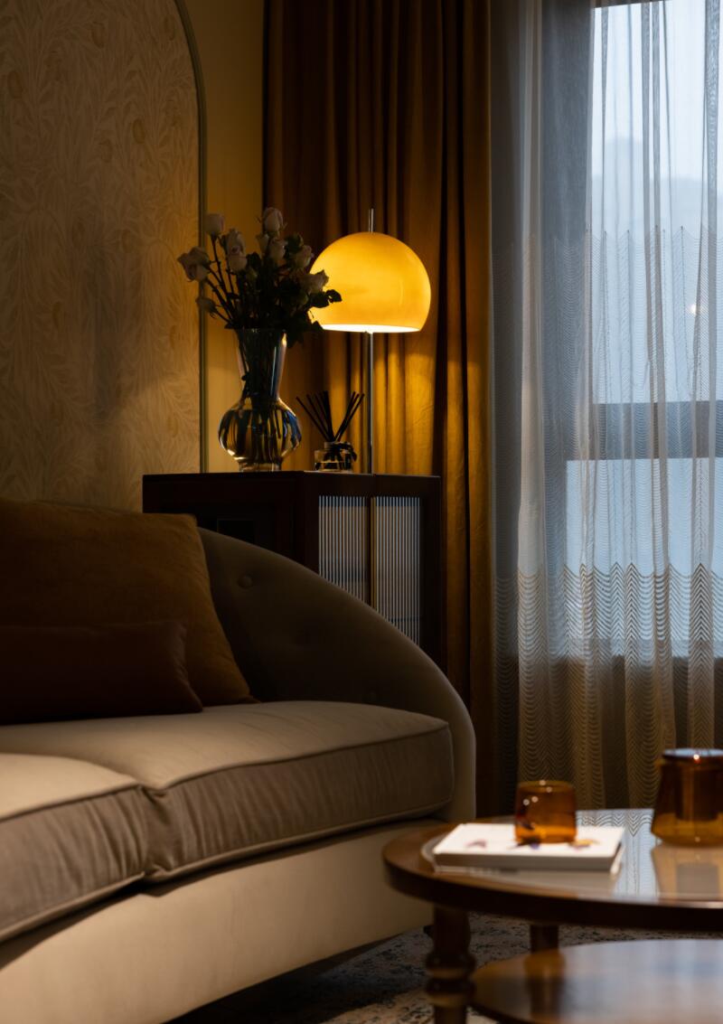 70㎡的新房,她将“电影”搬进家中,一人一宠,温暖又幸福