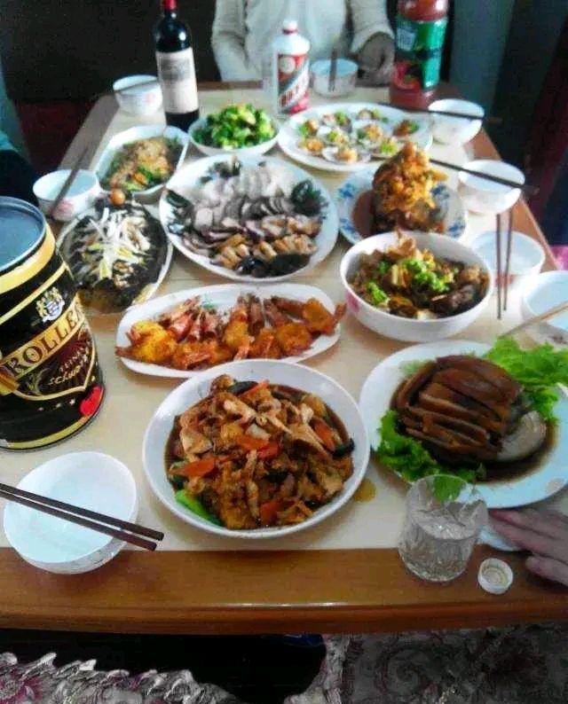 除夕年夜饭,记得:1不说,2要敬,吃3样,忌4事,大吉大利接福气