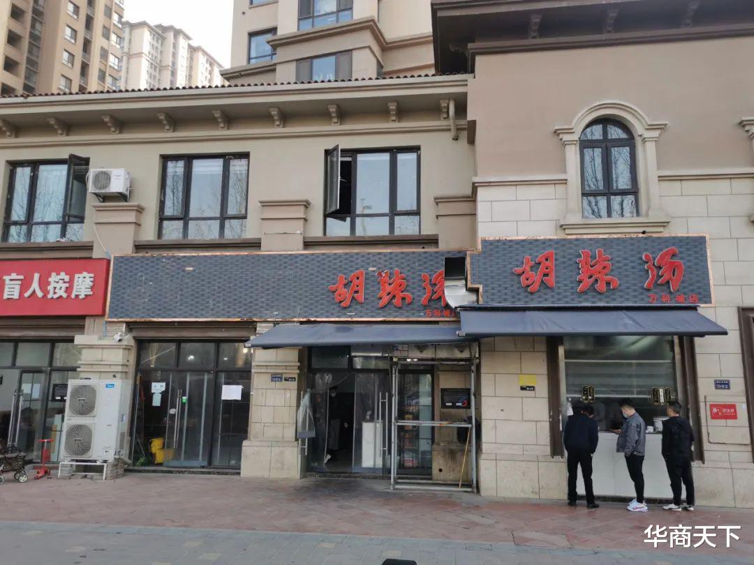 |餐饮店老板联名求降房租,房东无奈:我的钱也是辛苦钱也要还贷款