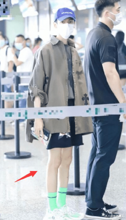 朱一龙|以为是神颜男星，实则身材五五分、干瘦羸弱，感觉自己被骗了！