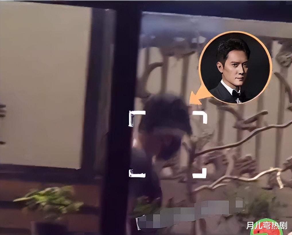 冯绍峰|冯绍峰有新欢了?带妹子吃饭遇赵丽颖,网友:缘分奇妙但复婚无望