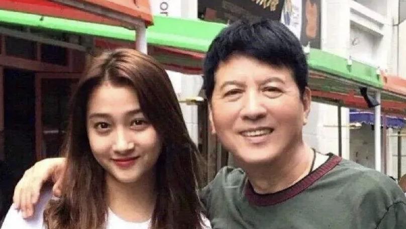 关晓彤|又被起诉！关晓彤早晚得被她的家庭作坊给害惨了