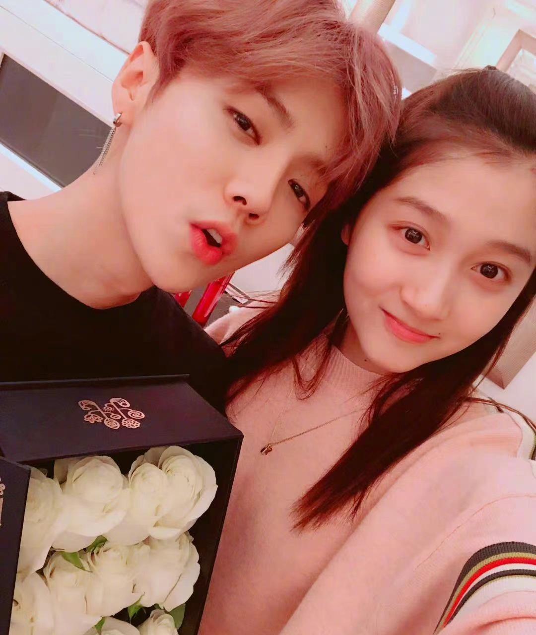 关晓彤|网友爆料鹿晗关晓彤已经领证,年底会正式官宣,真真假假?