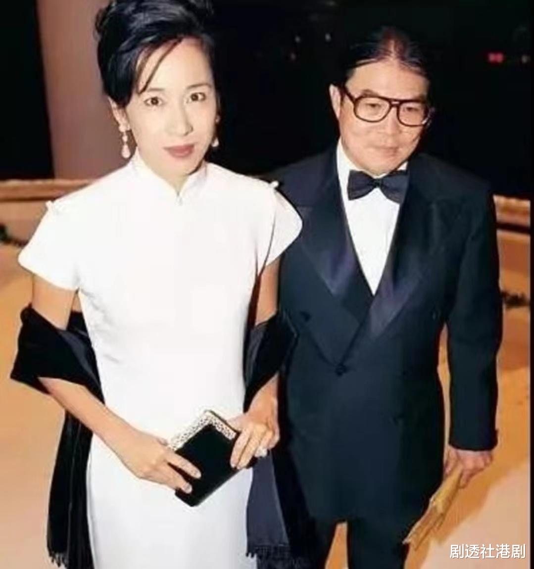 朱玲玲|罕见同框!64岁朱玲玲与老公现身TVB晚宴,携手走过14年仍恩爱如初