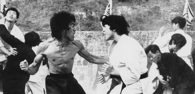 李小龙|成龙为什么对李小龙不服气？有一些我们看不见的原因