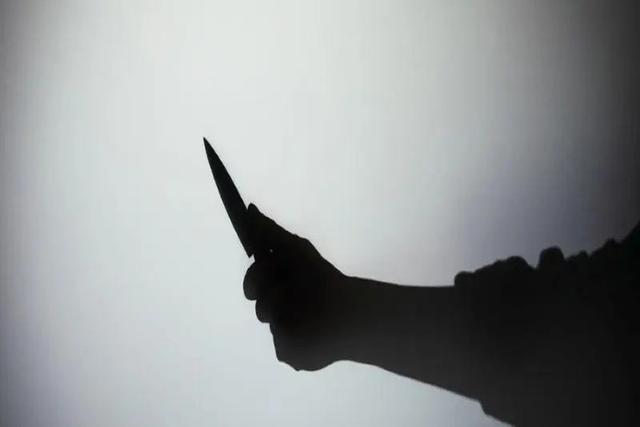 女学生课上浏览黄色网站,为了满足女生欲望,老师致其怀孕