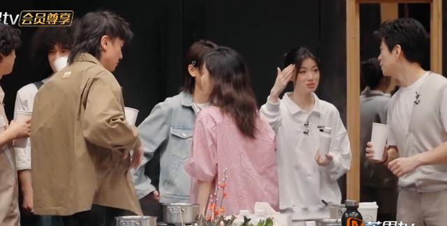 李健|李玟约谈李健,杨千嬅看热闹不嫌事大,周笔畅、单依纯吃瓜看戏