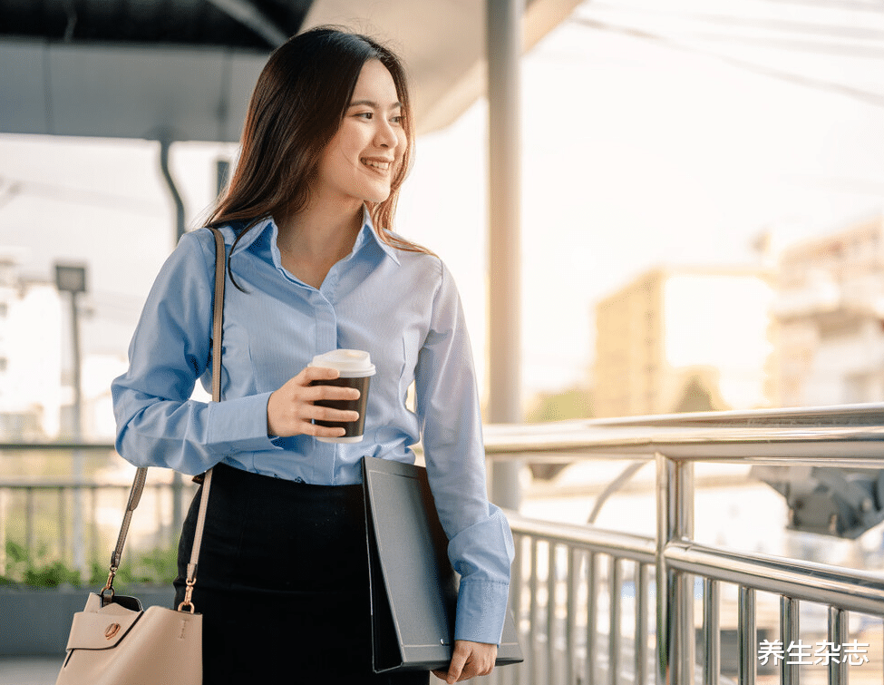 |气血不足善于“伪装”，医生提醒：身体出现3个现象，千万别忽视