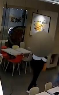 经典《贼喊捉贼》:女子盗窃后提醒失主查监控,被知晓后未归还