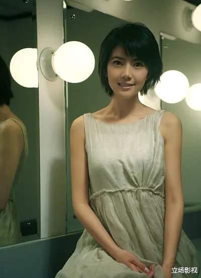 街拍|高圆圆的母亲：10年的求医之路，是女儿的艰辛和心痛