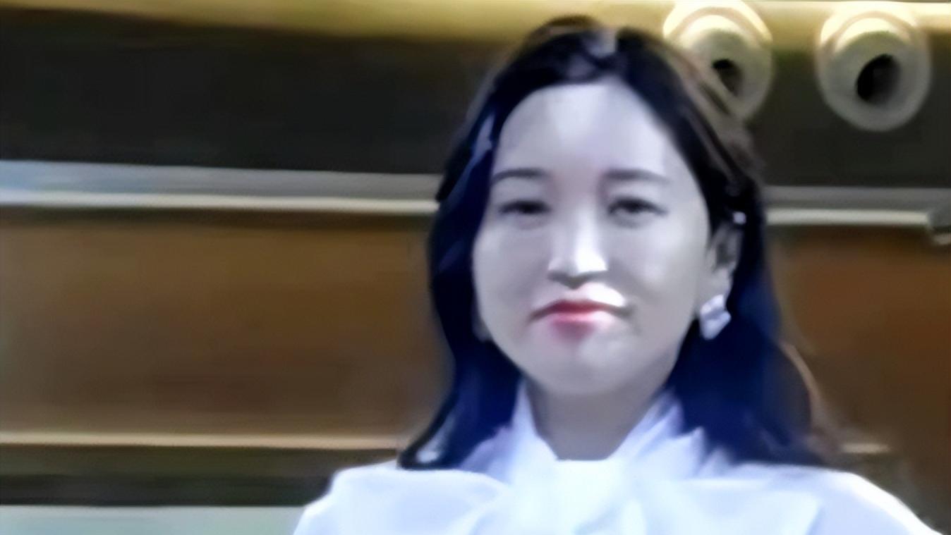 金莎|39岁金莎近照被指状态差胖到认不出，本尊晒视频回应尖下巴抢镜