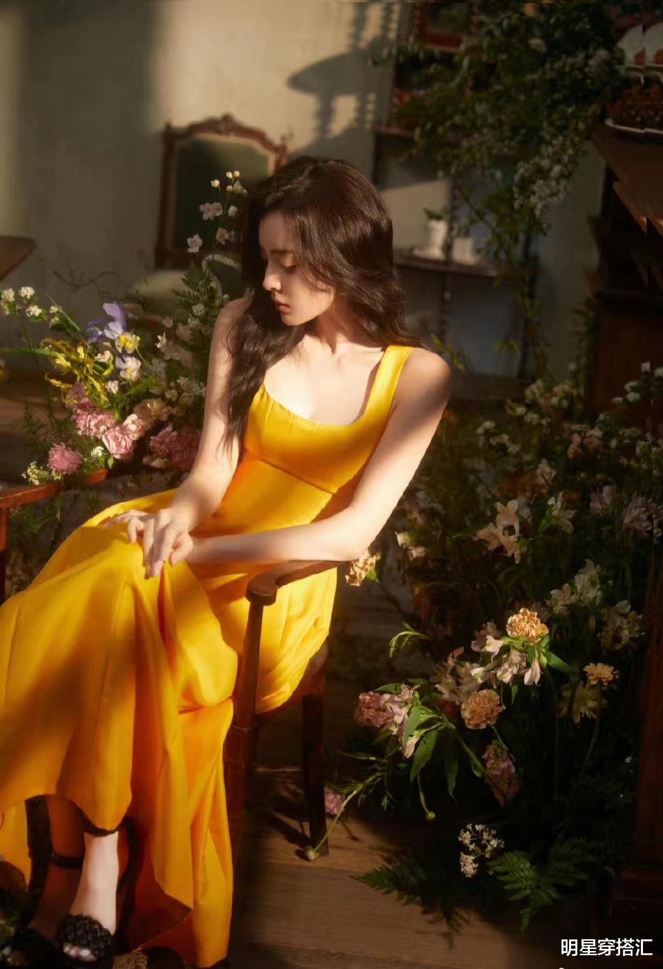 古力娜扎亮黄色吊带连衣裙,吸睛洋气,优雅知性