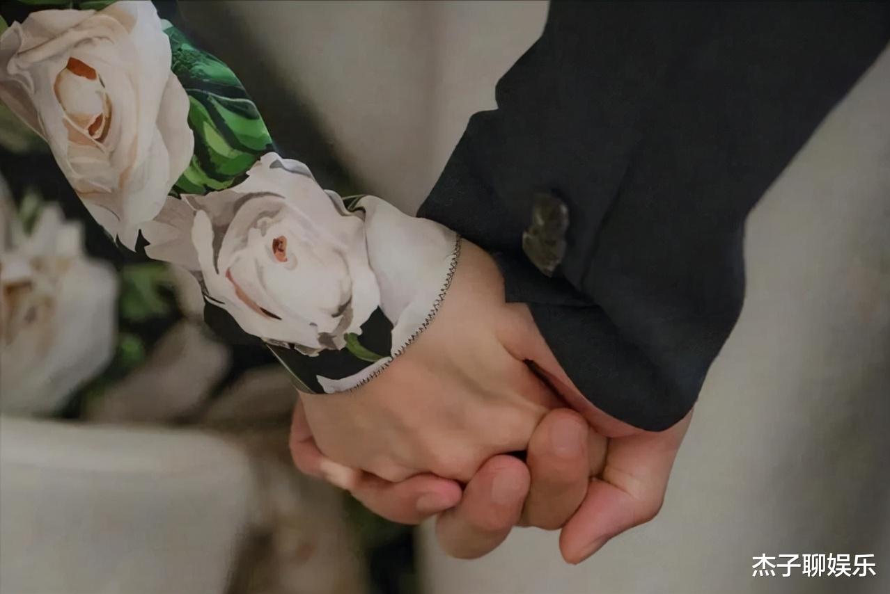 孙艺珍|玄彬孙艺珍婚礼临近，女方首晒婚纱装示人，镂空款式惹人羡