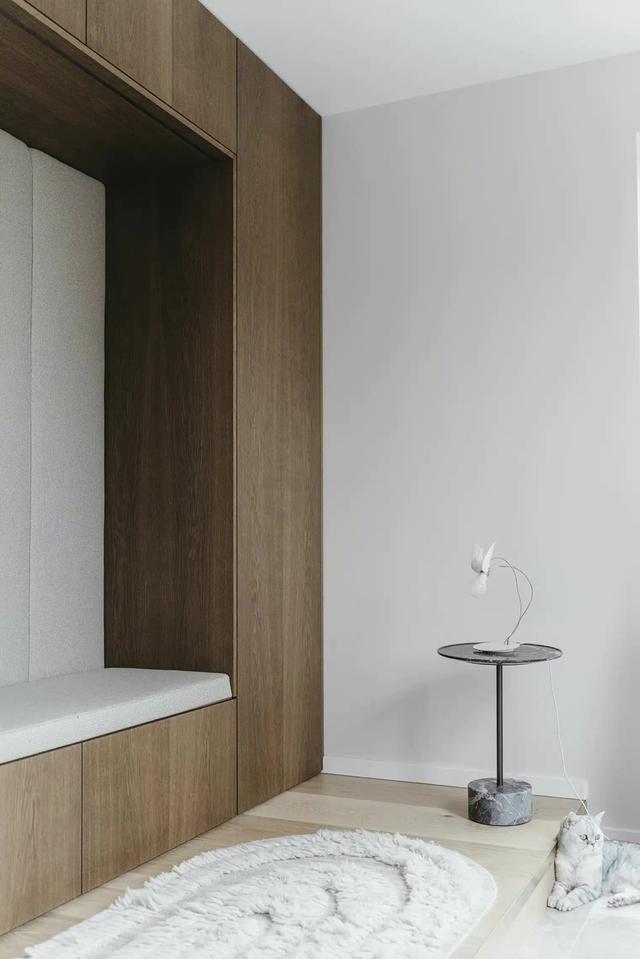 有超大落地窗的家，演绎自然材料与光线的爱情故事，柔软又温馨