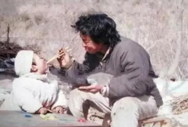 北大学霸王青松,携妻子隐居深山27年,富豪同学得知后嚎啕大哭