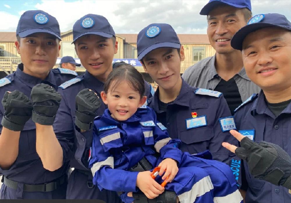 追光者|《追光者》官方追剧日历,10月14日首更4集,连续更新9天太爽了!