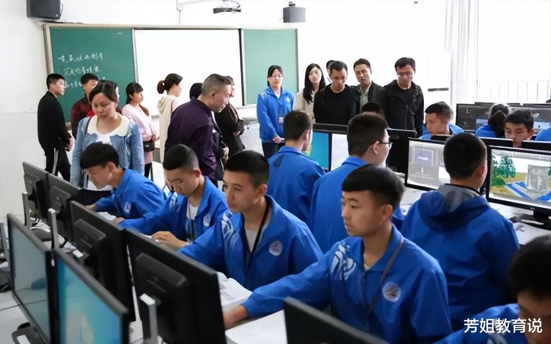 教师|中考成绩不佳,是去读职高还是选择“烂高中”?资深教师这么说