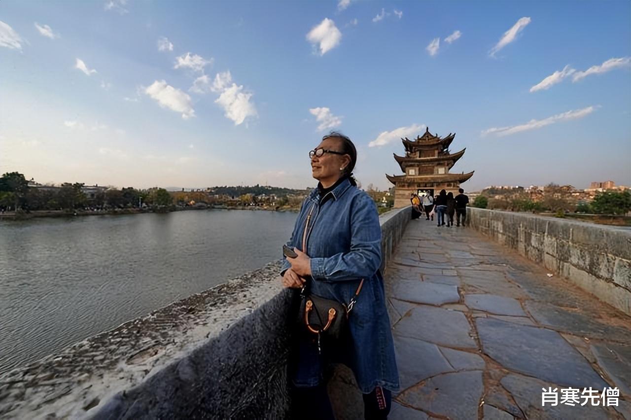 相差61岁的“母子”丨陕西小伙沪漂, 认82岁房东当干娘,相依为命
