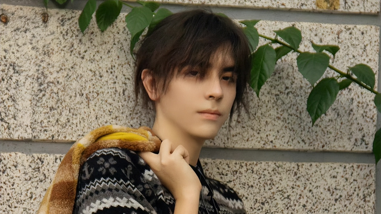 VR|鹅厂“最帅”程序员，清华背景做铺垫，本可以靠颜值，非要靠能力