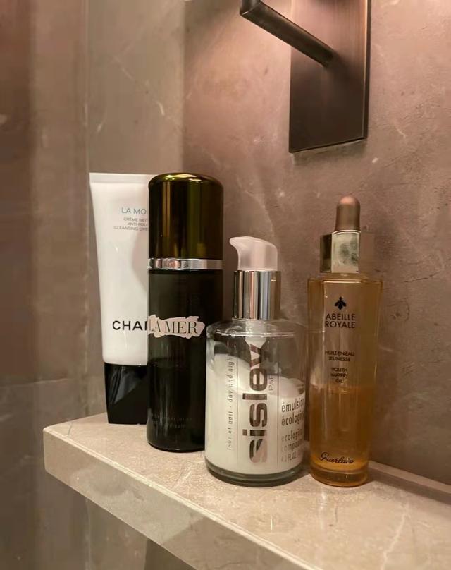 保湿 大牌水乳VS普通水乳有啥区别？外观和质地是一方面，关键是效果