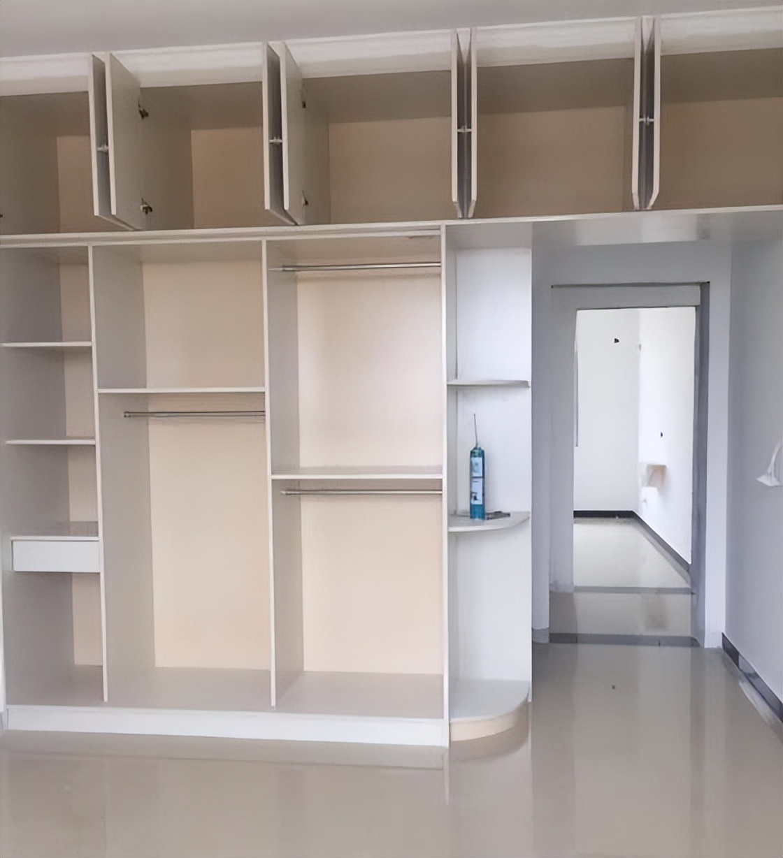 硬装终于完工,邻居来看了后狂点赞,都说空间利用的好