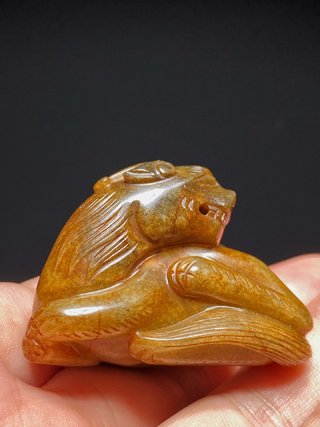 和田玉籽料|元 和田玉籽料 留皮受沁 瑞兽 挂件 把件