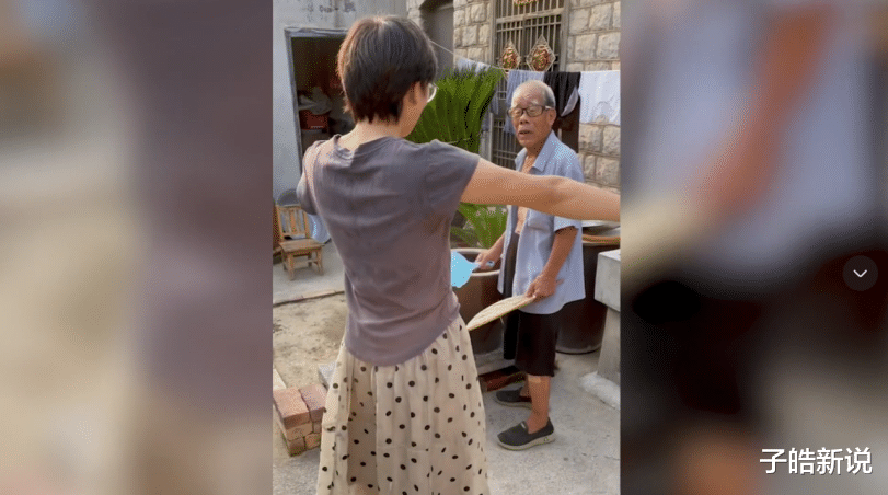 |孙媳妇减肥成功看望爷爷，爷爷将孙子暴揍一顿：你怎么饿的人家？