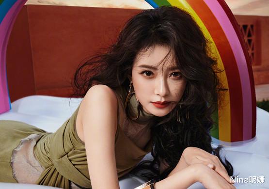 孙怡|孙怡成金鹰大赢家!穿10斤重礼服戴皇冠美成焦点,新造型彻底封神