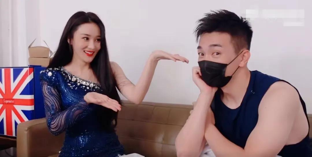 运动 张馨予军人老公来探班!穿背心肌肉帅炸了,张馨予穿紧身裙好饱满