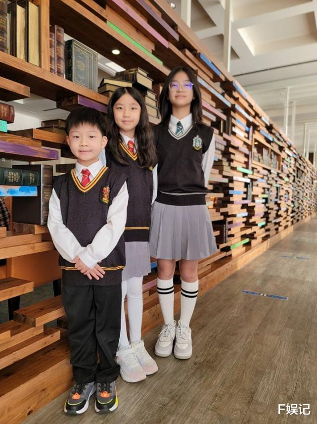 陈琪|胡诺言一家五口出国旅游 家人去玩陈琪当“背包侠”负责拿东西