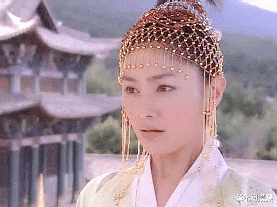 景甜|同样头顶“网兜”，贾静雯经典、邓萃雯毁形象，刘诗诗景甜太累赘