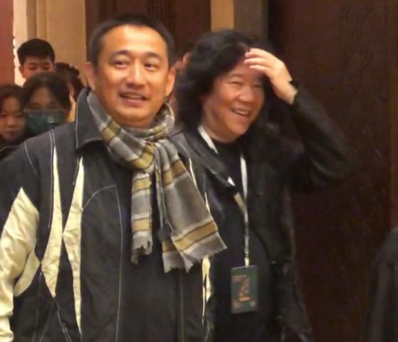 黄磊|黄磊现身乌镇戏剧节，短发沧桑外套满是皱褶，网友：那是品牌新款