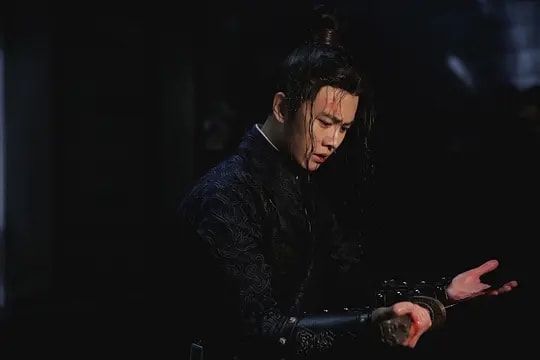 锦衣之下|《与君》还在热播，任嘉伦爆剧在日本上映，热度火爆瞬间登上热搜