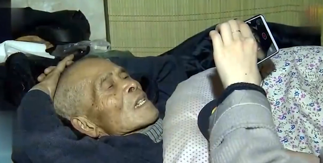 八旬老人风流一生患上绝症,半个镇都是他的子女,临终却无人相认