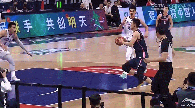 广东男篮|横扫！狂胜41分！首支晋级球队诞生了！这样的广东队能走多远？