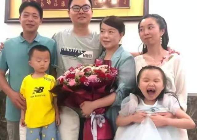 许敏|真暖心！许敏外甥云昊化身大保镖，亲生骨肉姚威感谢云昊照顾许妈