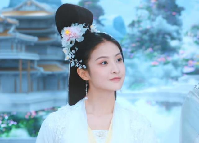 浴火牡丹|《浴火牡丹》上映，痴情花王为爱典当一切，赖雨濛变身最美花仙