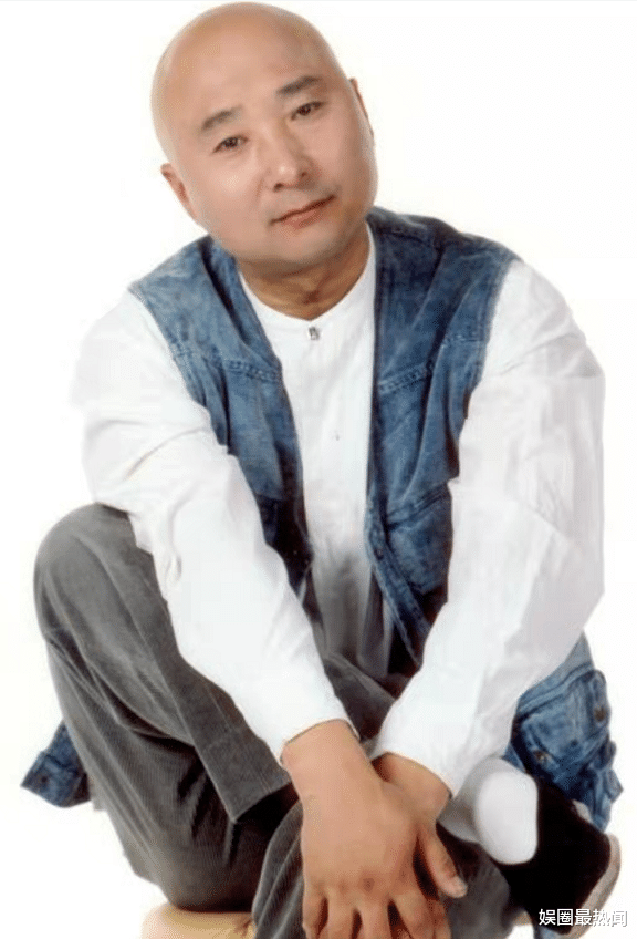 陈佩斯|陈佩斯也藏私房钱！和老婆当街吵架，儿子松手就怂，网友：妻管严