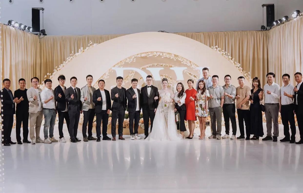 彩礼|安踏太子爷官宣结婚!娇妻体态丰盈一副旺夫相,送18亿彩礼很霸气