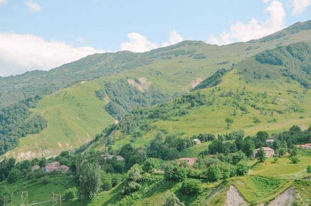 新疆维吾尔自治区|俄罗斯和格鲁吉亚的战备公路，沿途风景画，成为旅游胜地
