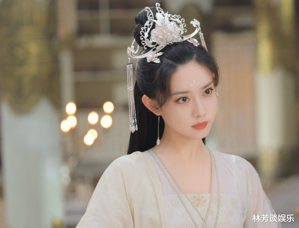 成毅 忍过了成毅的“口哨嘴”，无法忽视杨紫的假睫毛，这就是现代感？