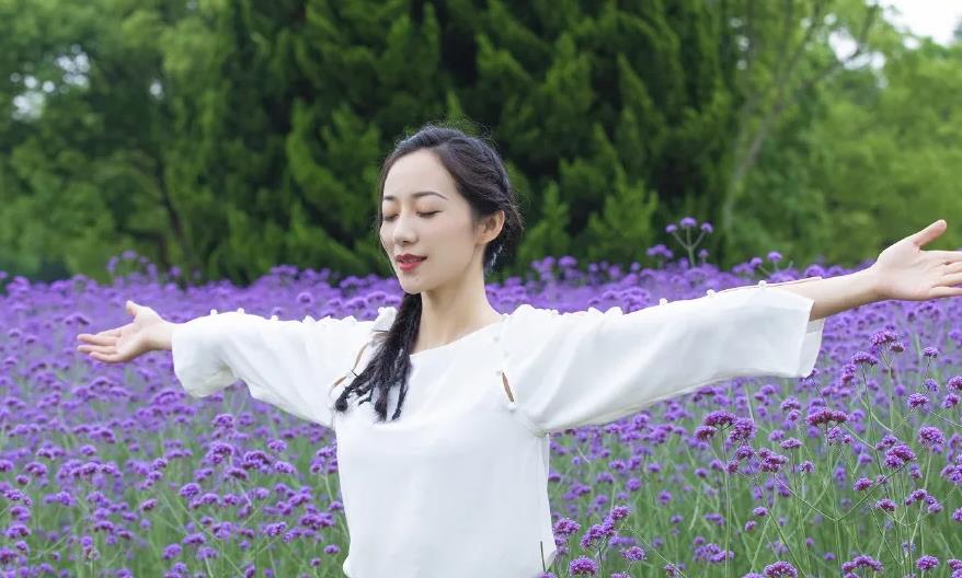 柯蓝|著名演员柯蓝说,她爷爷辅佐过粟裕,她爷爷到底是谁?