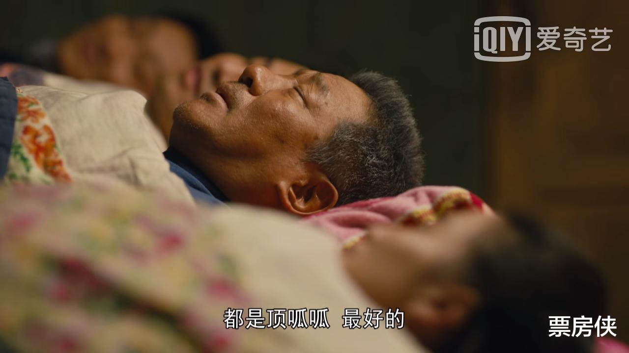 人世间|《人世间》：周母握着周父的手一同去世，全剧最大的泪点终于来了