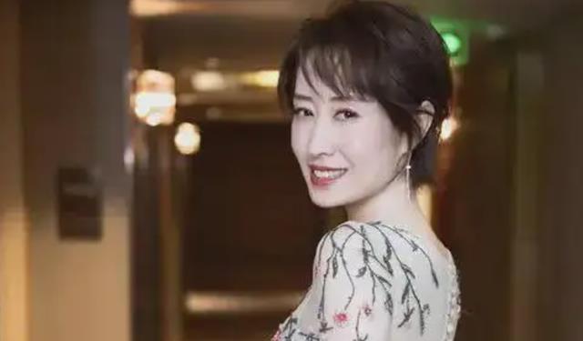 刘敏涛|同样都是“姐圈”顶流,刘敏涛又官宣新剧,而她却混成了综艺咖